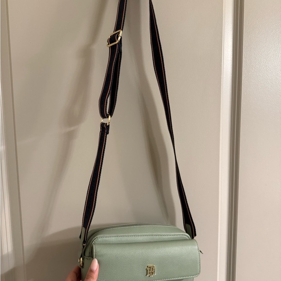 Tommy Hilfiger Crossbody Bag - Picture 1 of 4
